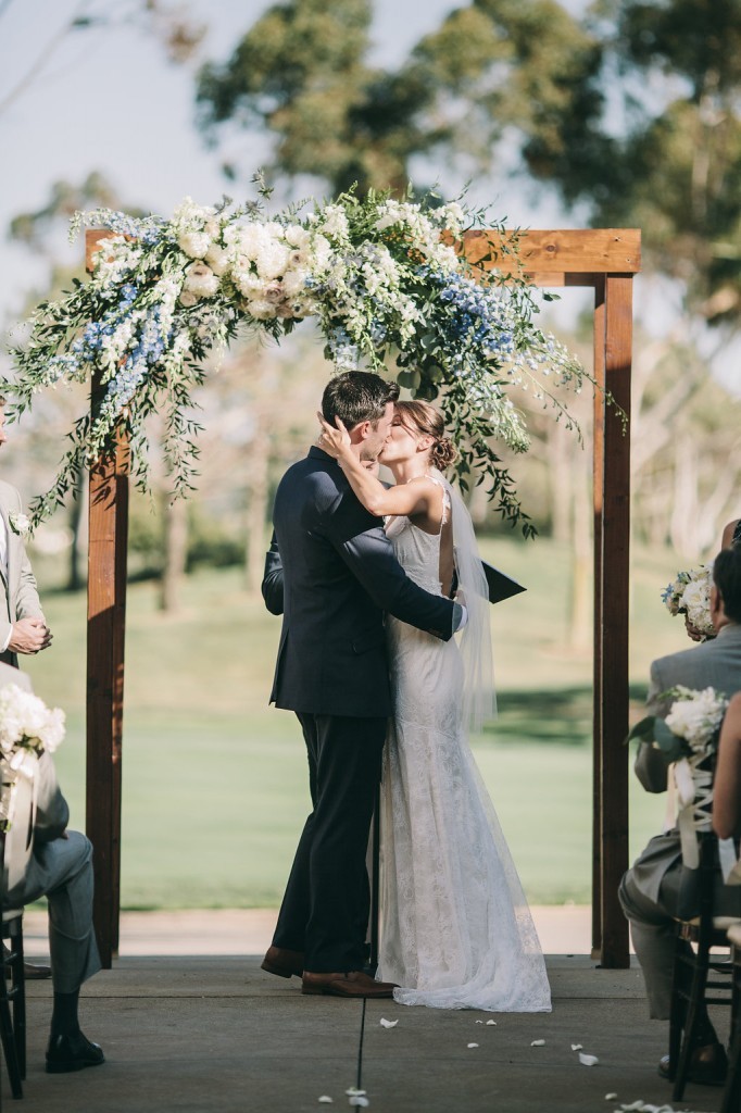 San-Clemente-Wedding-Kiss